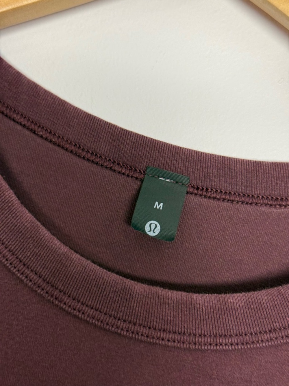 Lululemon The Fundamental T-Shirt Garnet? Size Medium - Picture 2 of 4